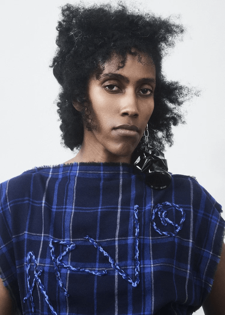 BLAUES TARTAN ELONGATED TOP / KLEID MIT ARV® STICKEREI