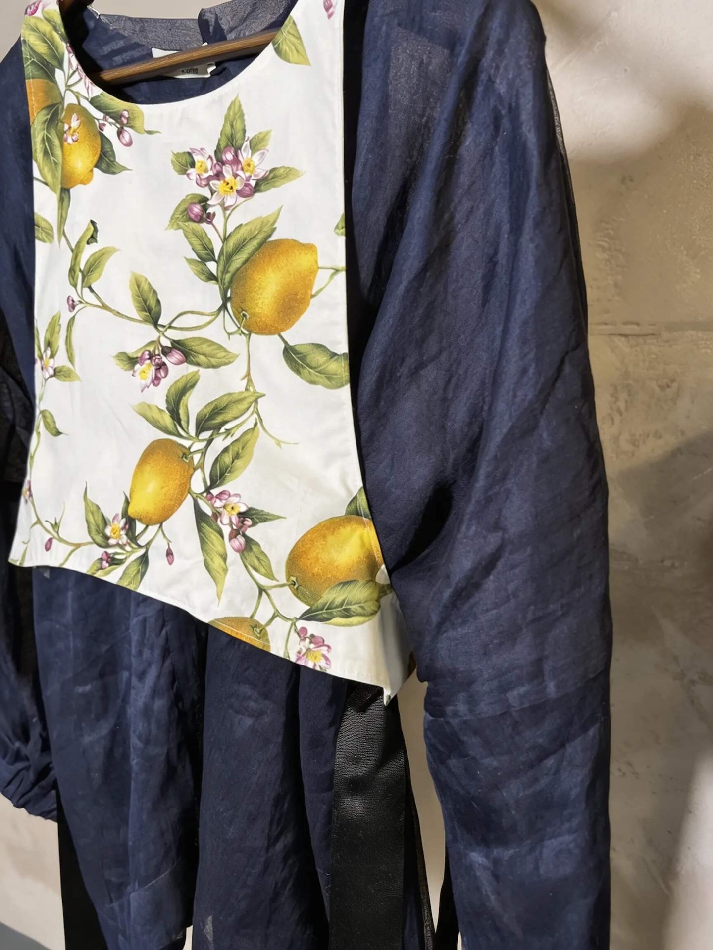 Langärmliges transparentes Hemd