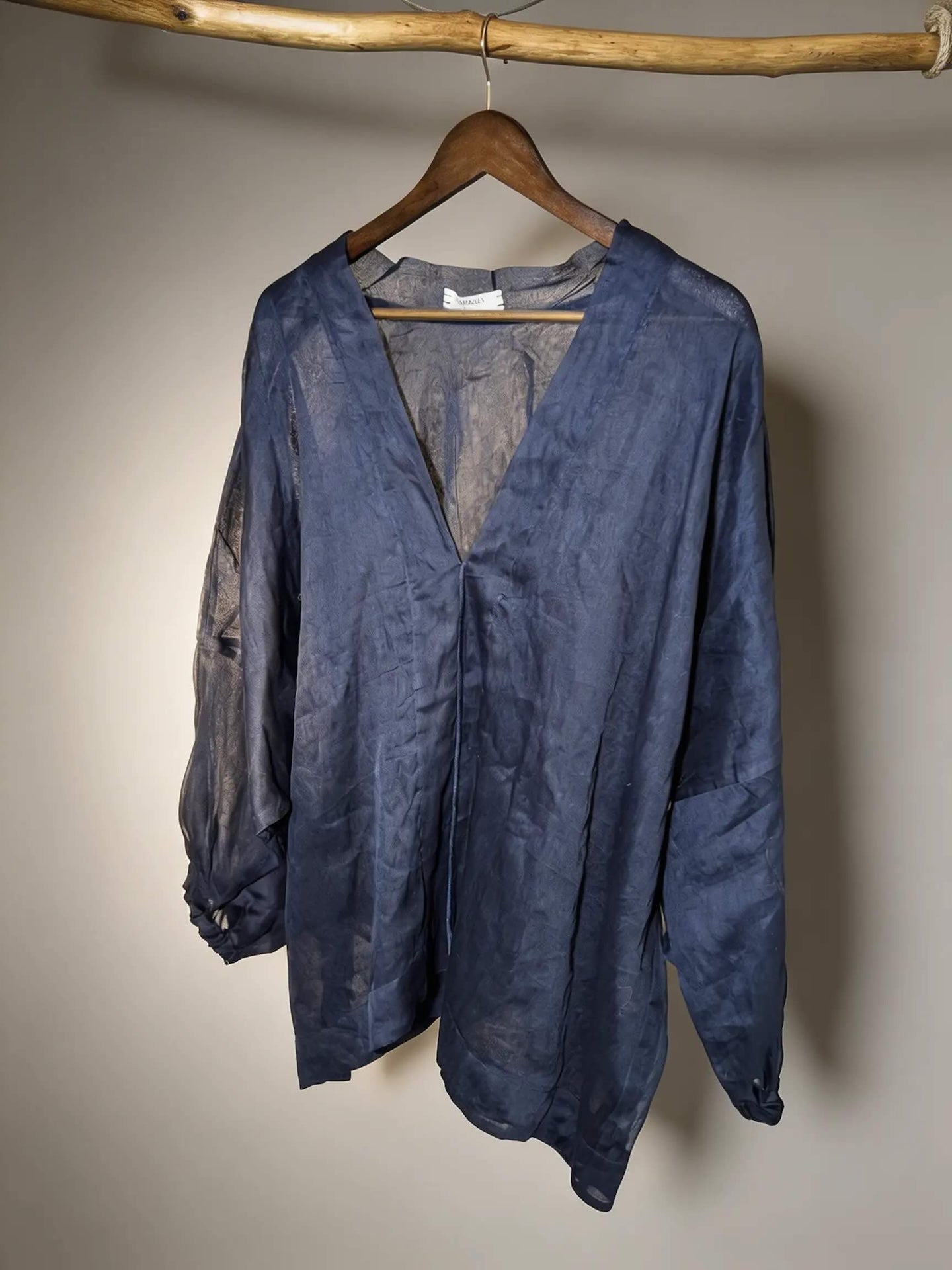 Langärmliges transparentes Hemd