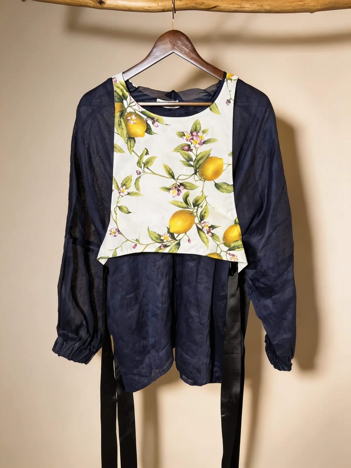 Langärmliges transparentes Hemd