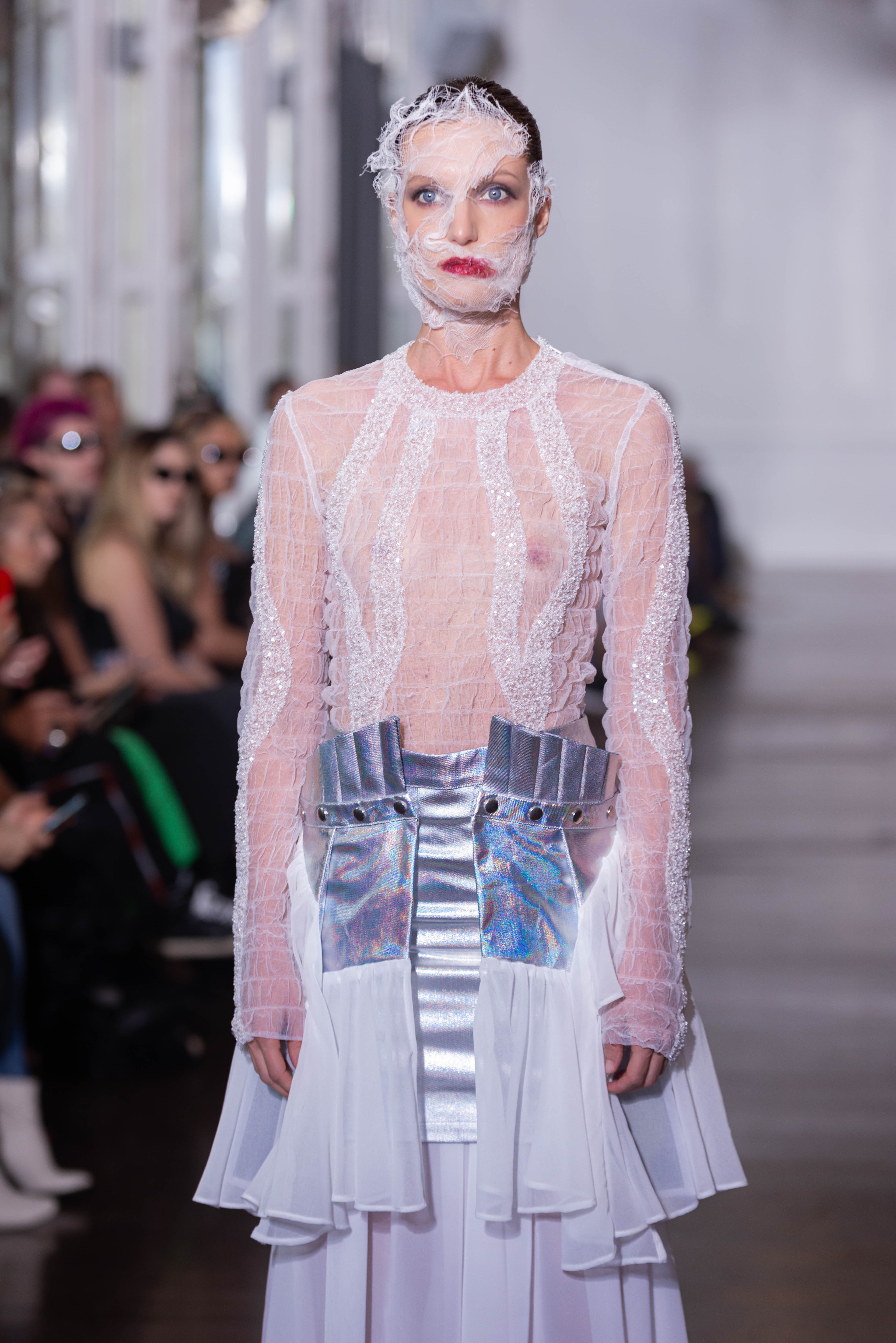 Besticktes, durchsichtiges Oberteil