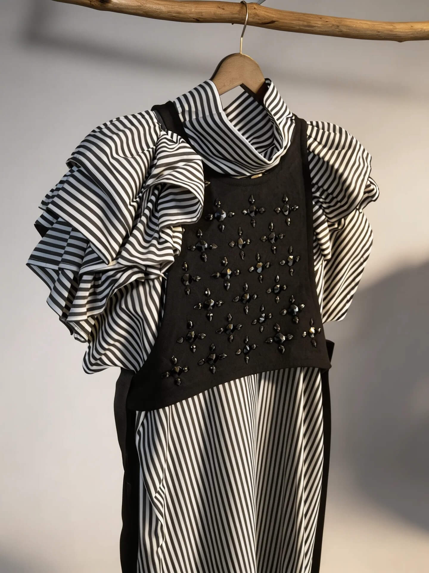 Gestreiftes Rüschenkleid