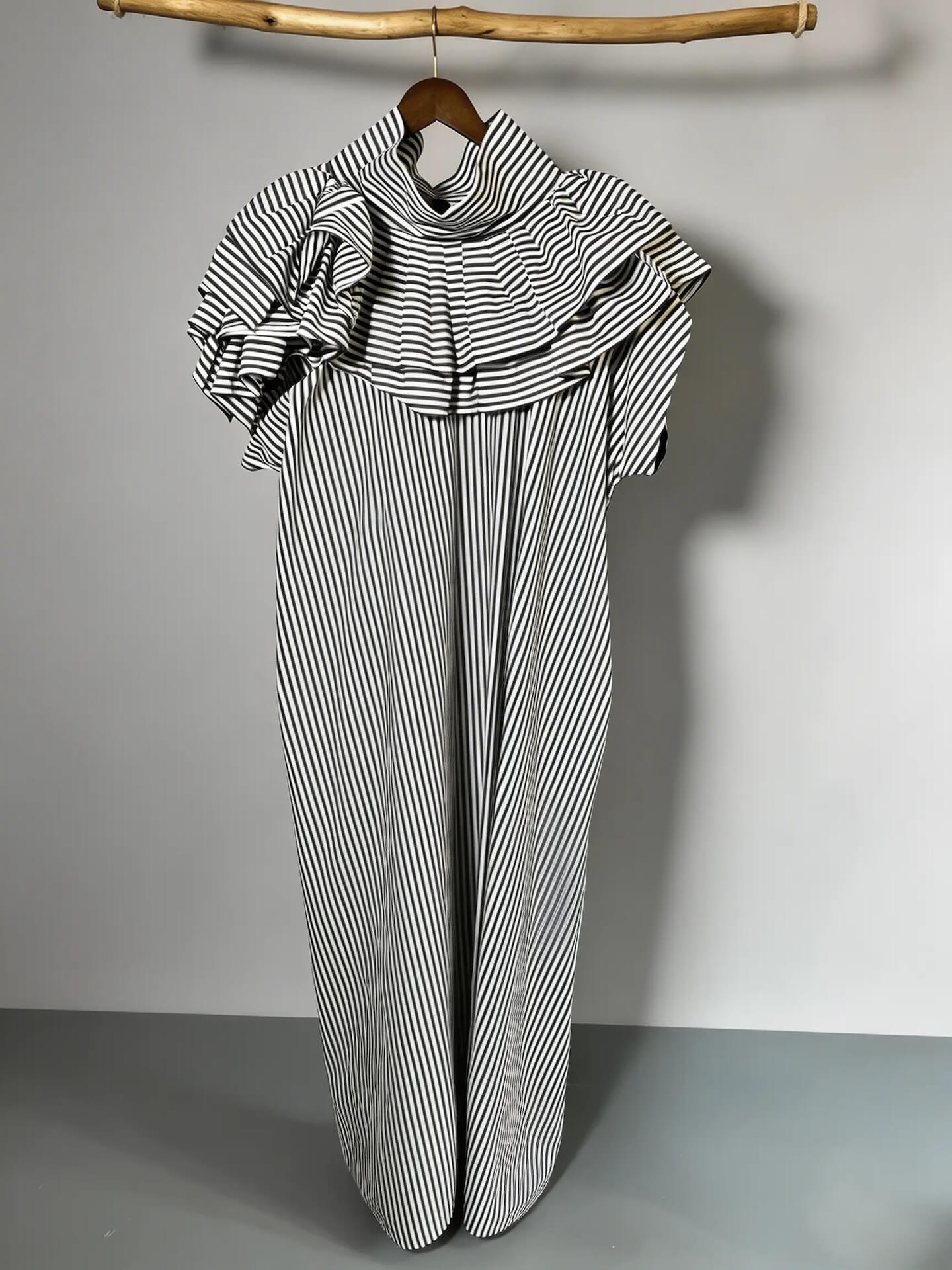 Gestreiftes Rüschenkleid