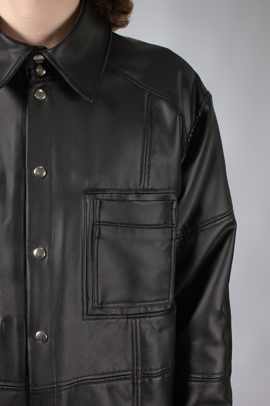 Langes Hemd aus Kunstleder