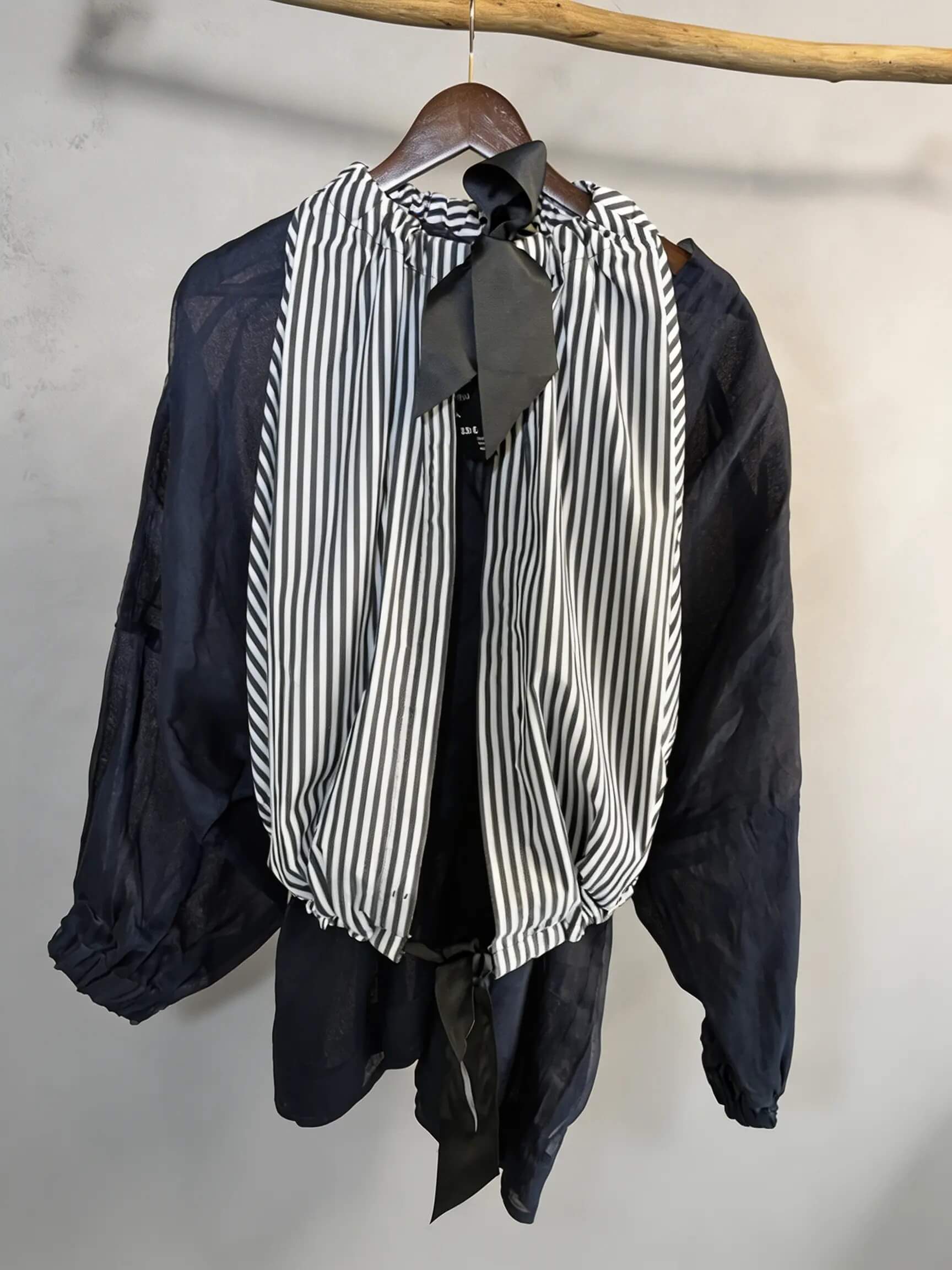 Gestreiftes Bubble Top mit Schleife