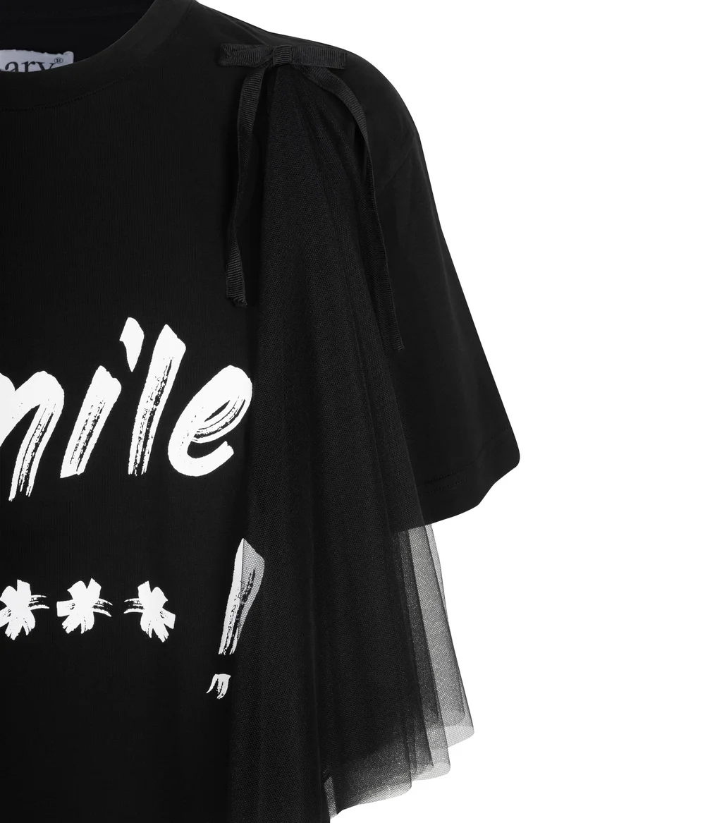 „SMILE B**!“ SCHWARZER CREWNECK MIT ABNEHMBARER TÜLL-BROSCHE