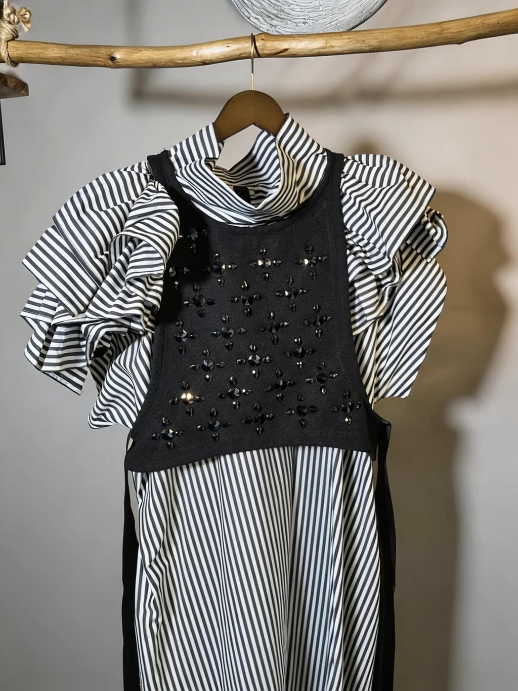 Gestreiftes Rüschenkleid