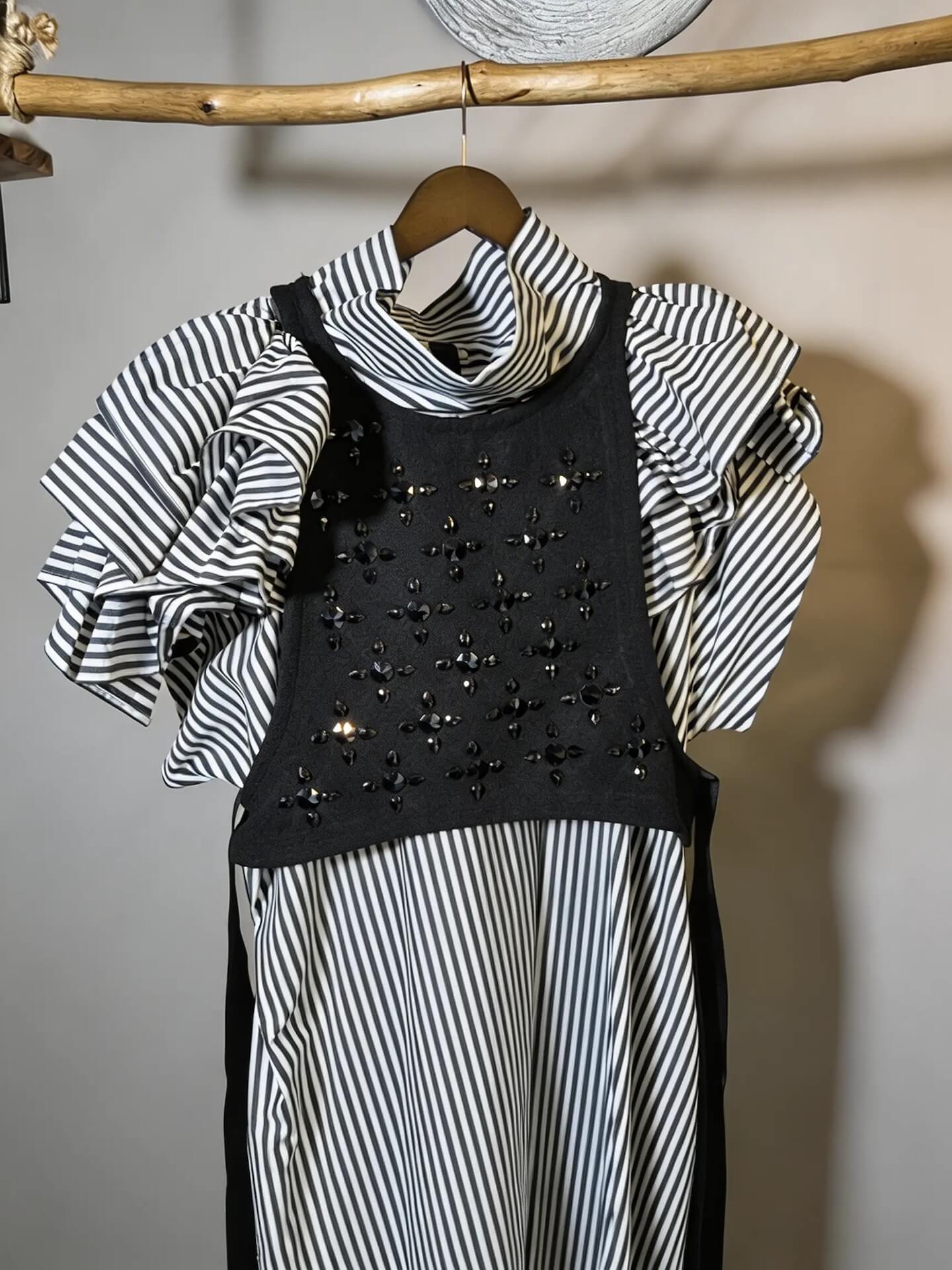 Gestreiftes Rüschenkleid