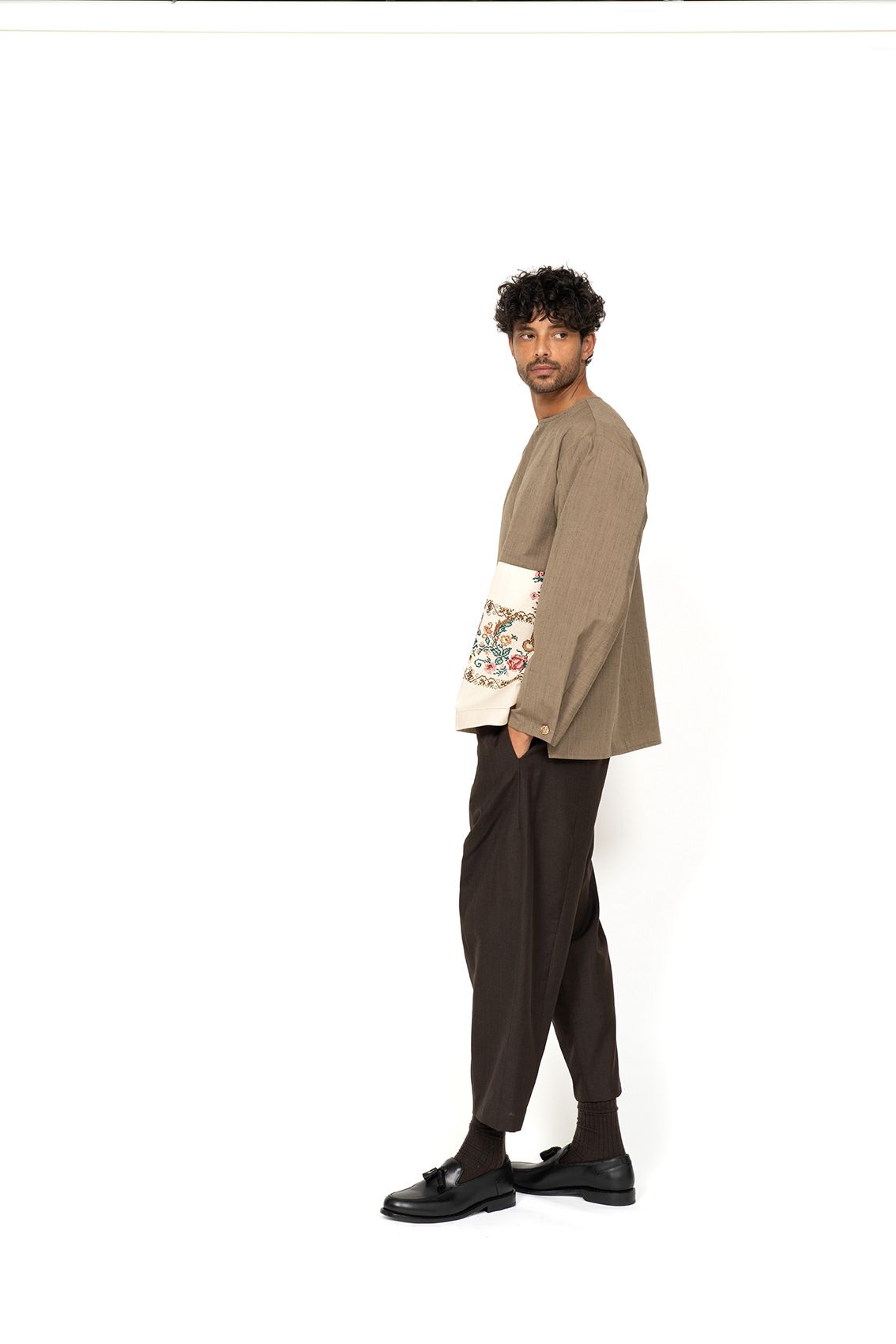 Langärmeliges Wollhemd mit Stickerei