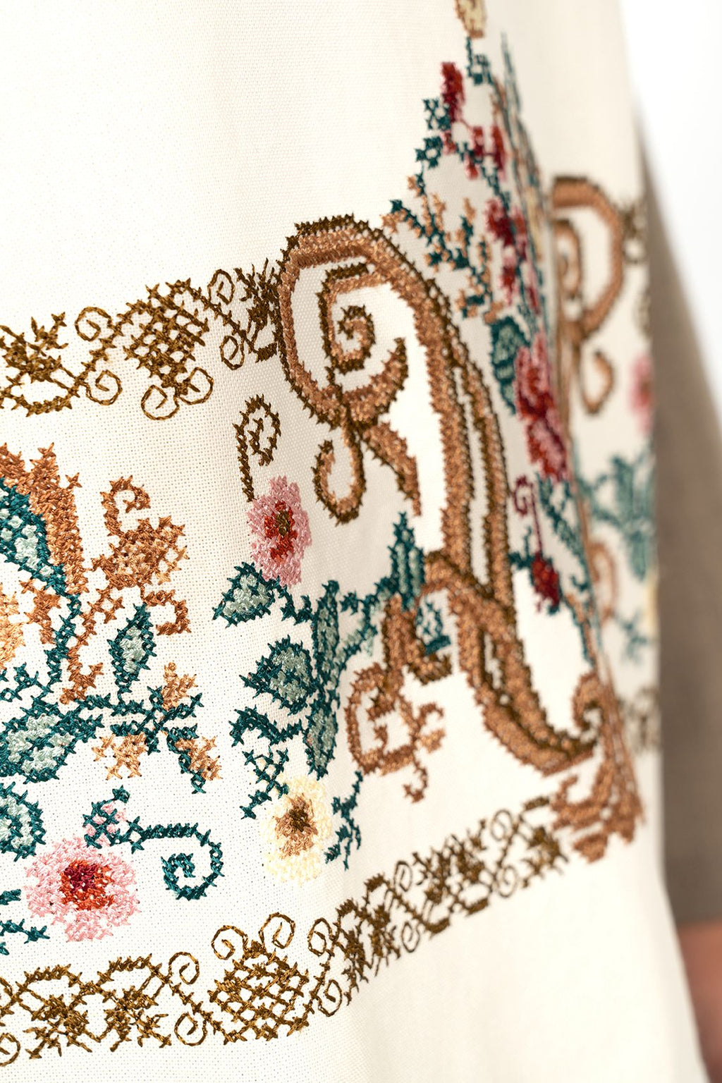 Langärmeliges Wollhemd mit Stickerei