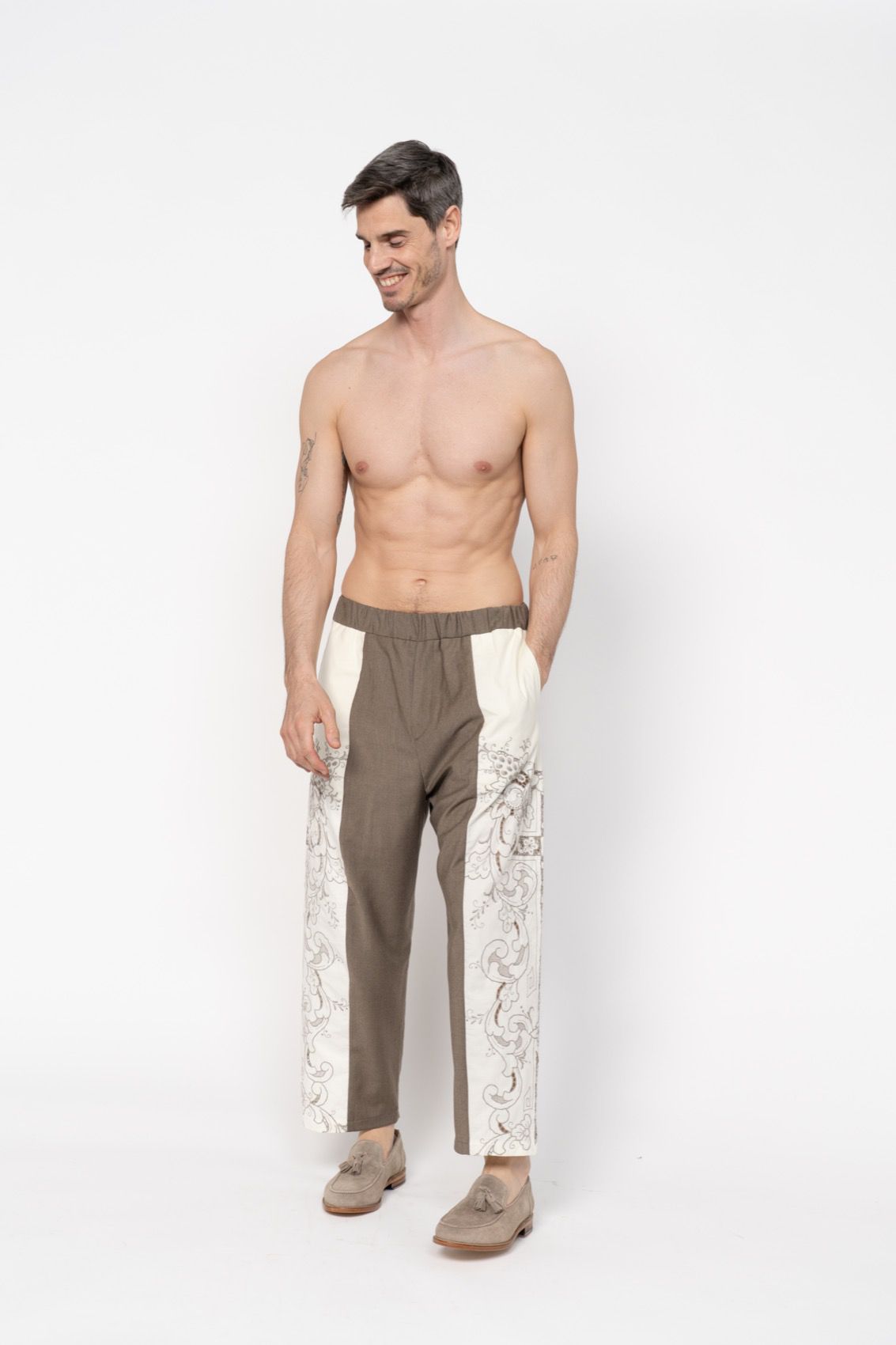 Die Hose / Bestickt / Taupe