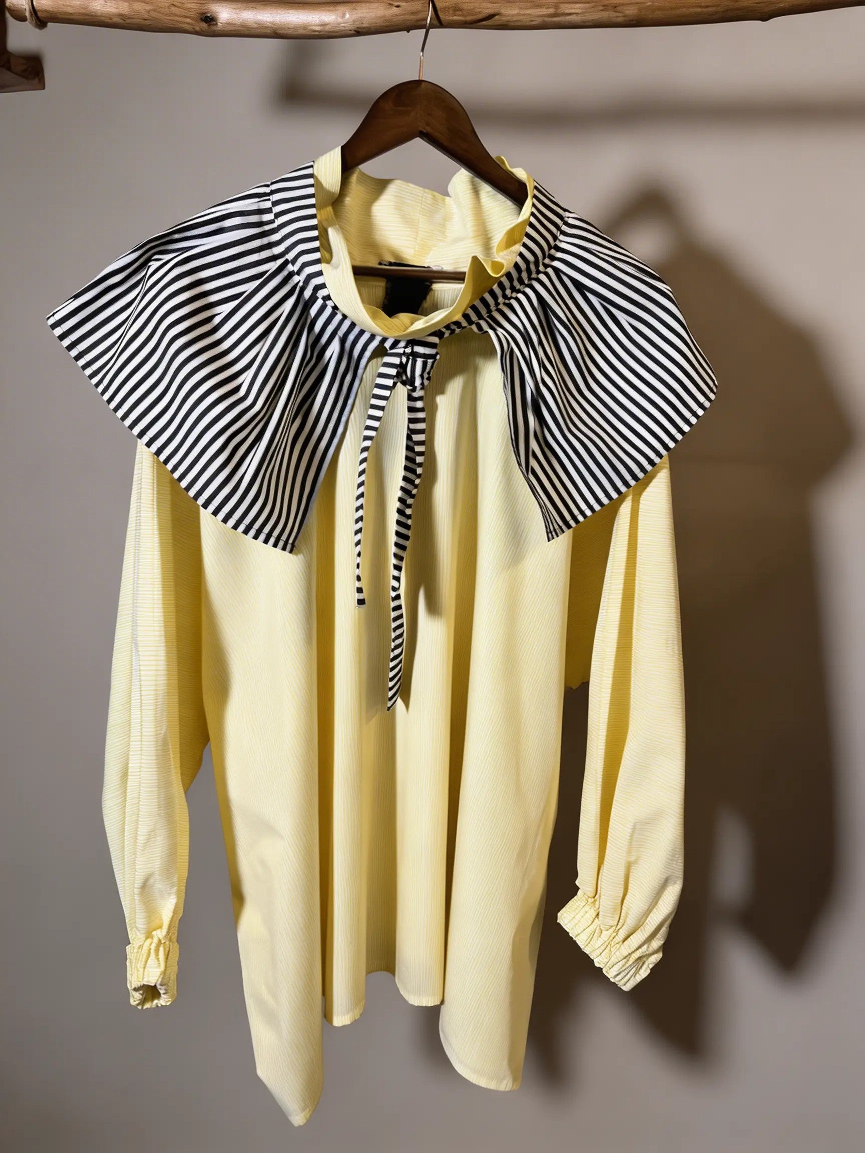 Gelbe Rollkragen Bluse