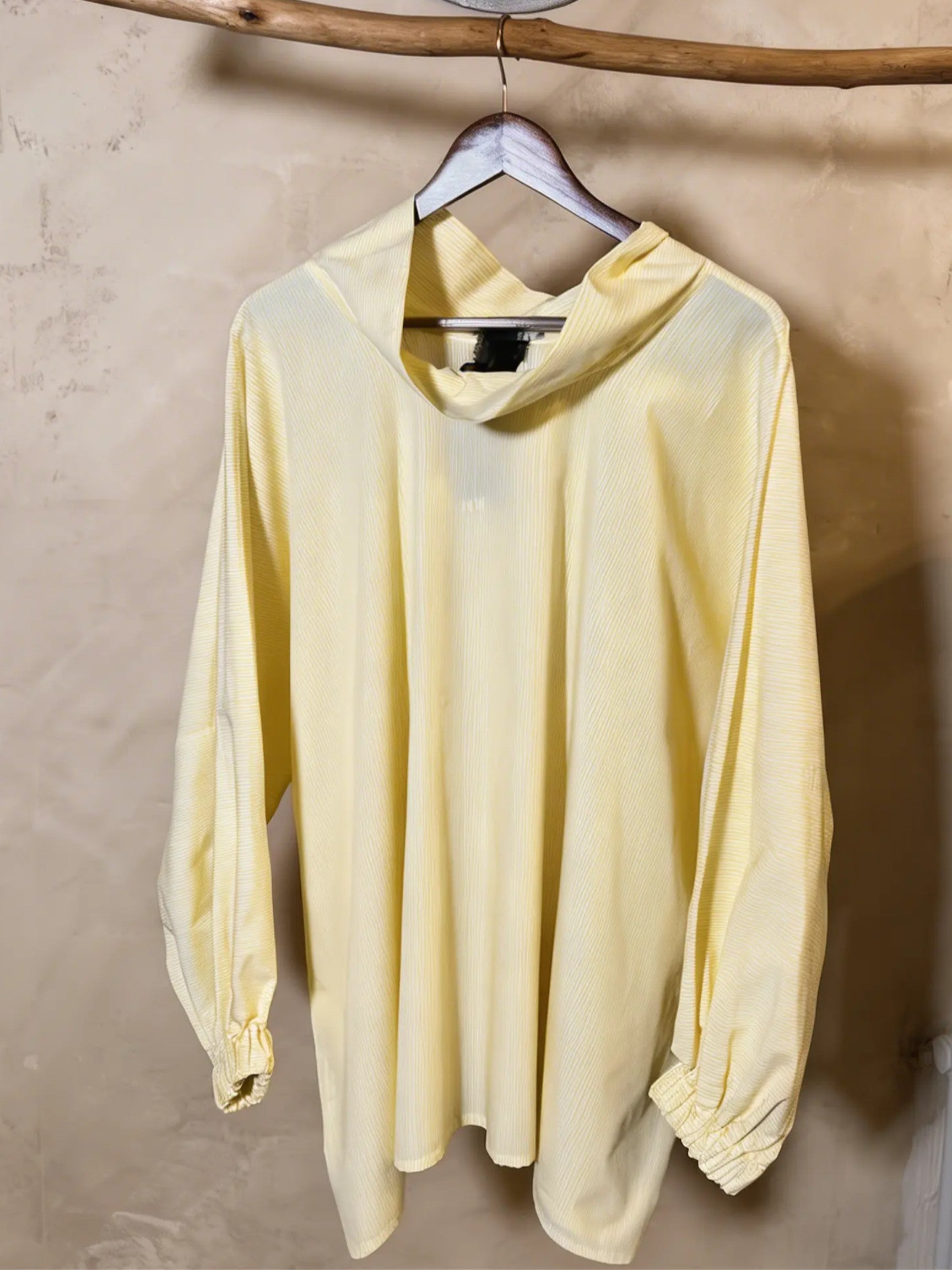 Gelbe Rollkragen Bluse