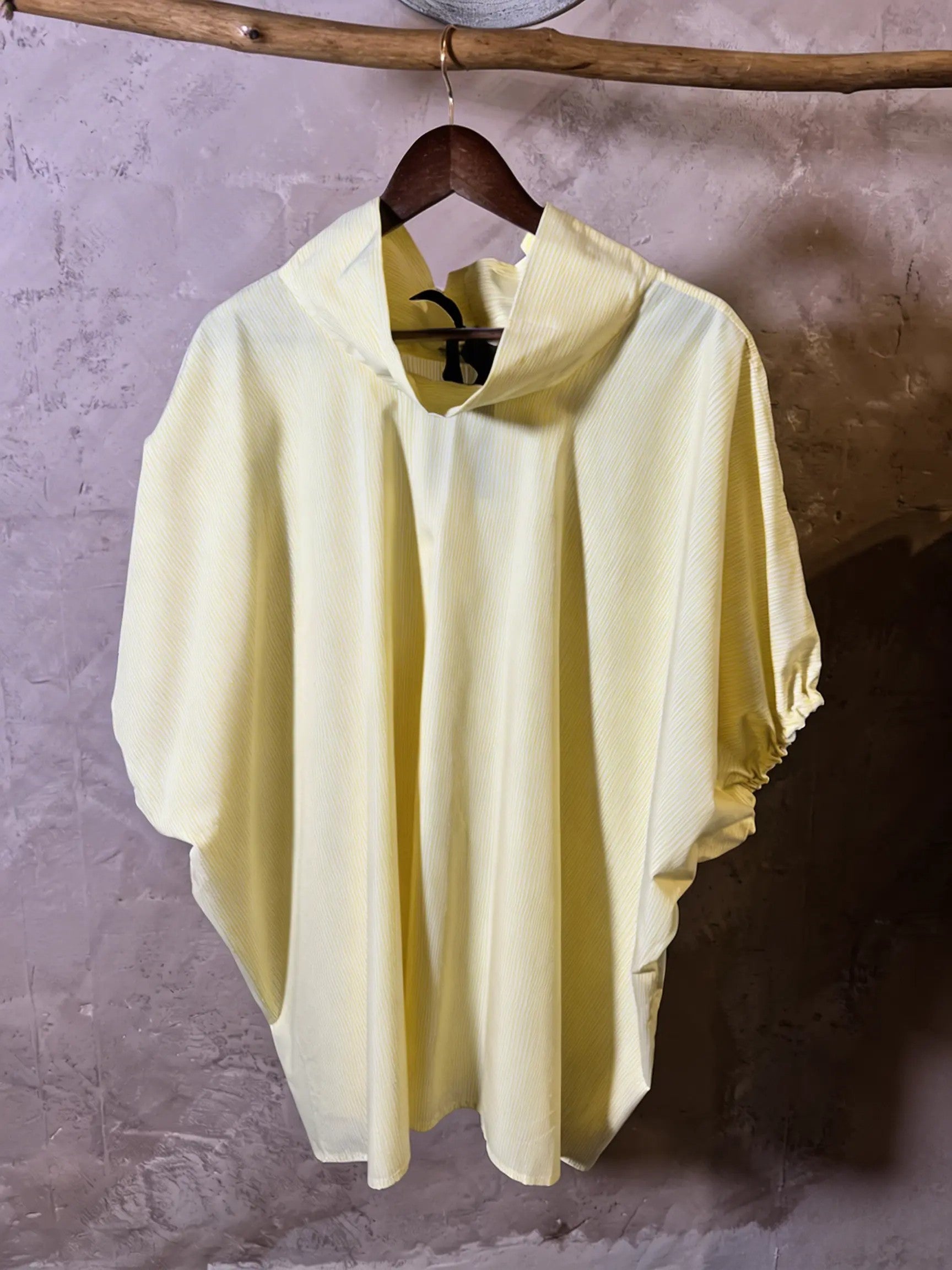 Gelbes Kurzärmliges