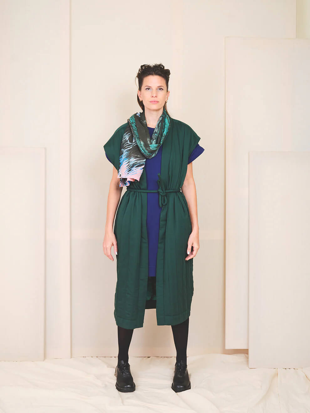 RE-GARDE Veste 009 long sleeveless jacket in deep sea green with a straight, modern silhouette at NOUS Studio