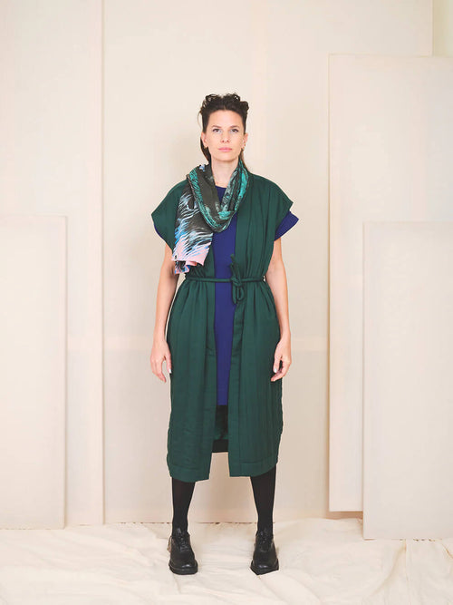 RE-GARDE Veste 009 long sleeveless jacket in deep sea green with a straight, modern silhouette at NOUS Studio